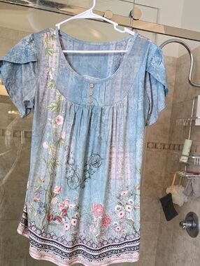 Floral Scoop Neck Tunic Top in Light Blue